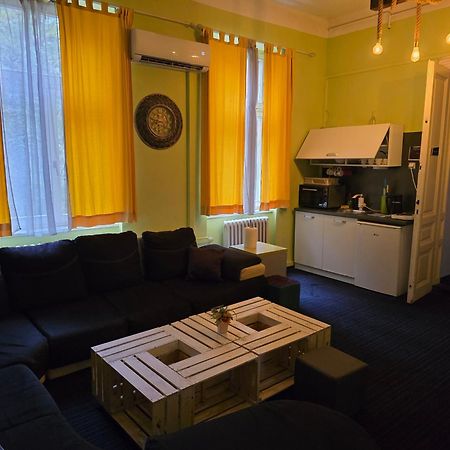 Spacious Tuzlaks Apartments Sarajevo Ferhadija ภายนอก รูปภาพ