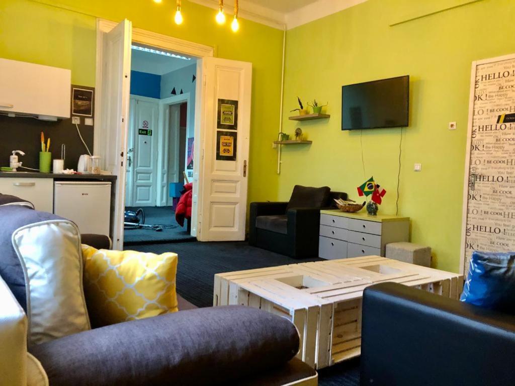 Spacious Tuzlaks Apartments Sarajevo Ferhadija ภายนอก รูปภาพ