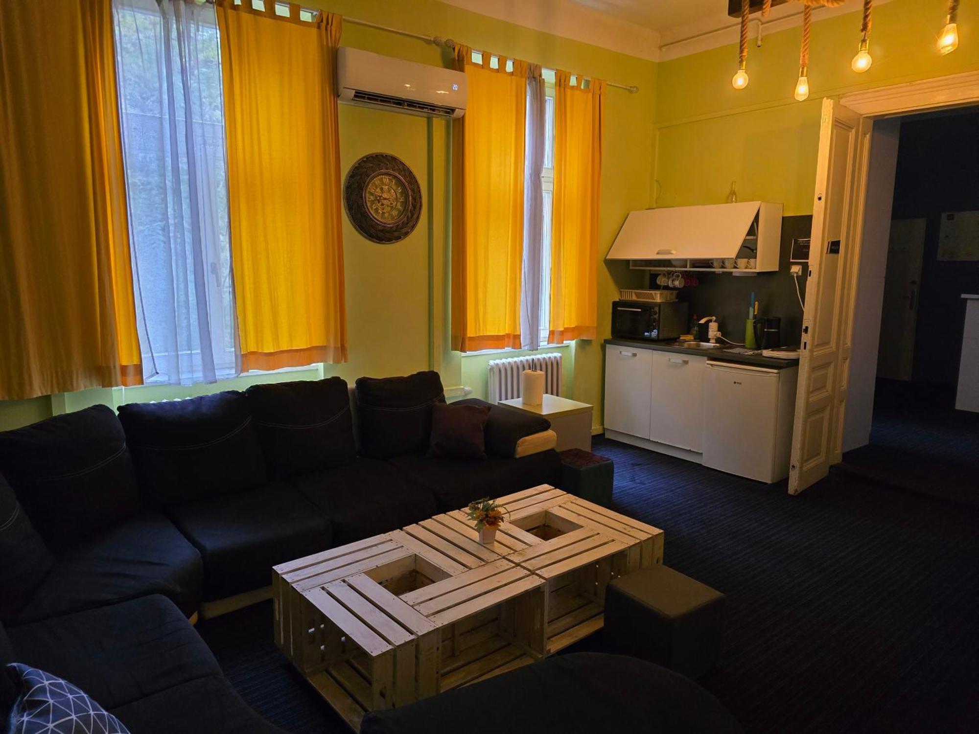 Spacious Tuzlaks Apartments Sarajevo Ferhadija ภายนอก รูปภาพ